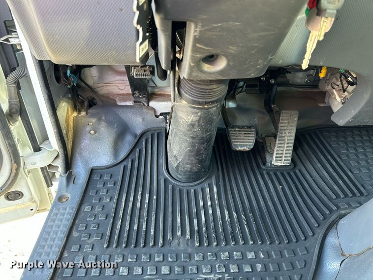 image for item LN9435 2016 Isuzu NPR HD  flatbed truck