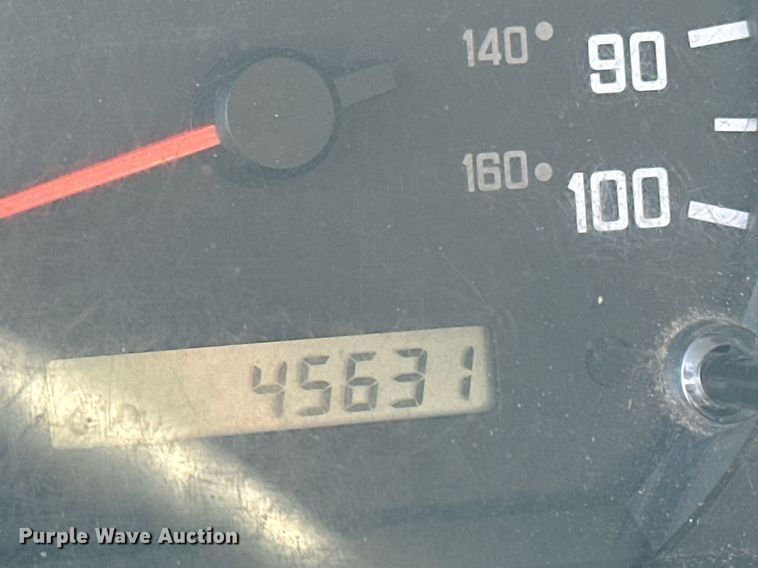 image for item LN9435 2016 Isuzu NPR HD  flatbed truck