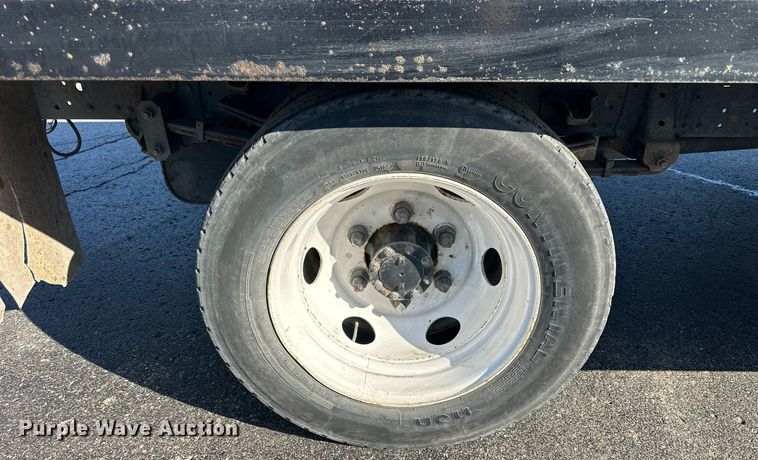 image for item LN9435 2016 Isuzu NPR HD  flatbed truck