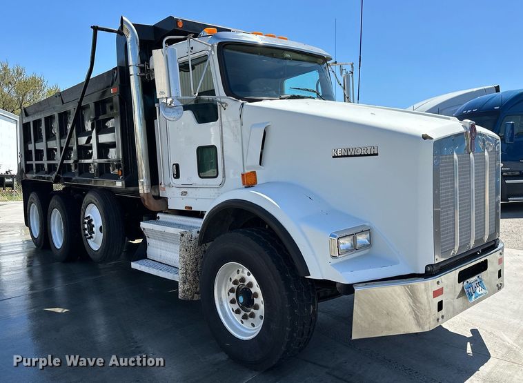 image for item LR9617 2009 Kenworth T800  dump truck