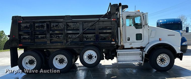 image for item LR9617 2009 Kenworth T800  dump truck