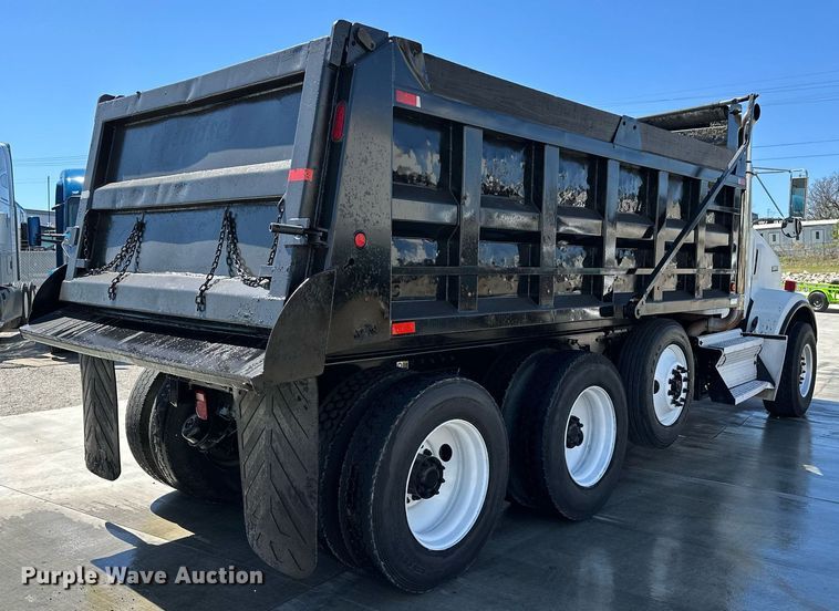image for item LR9617 2009 Kenworth T800  dump truck