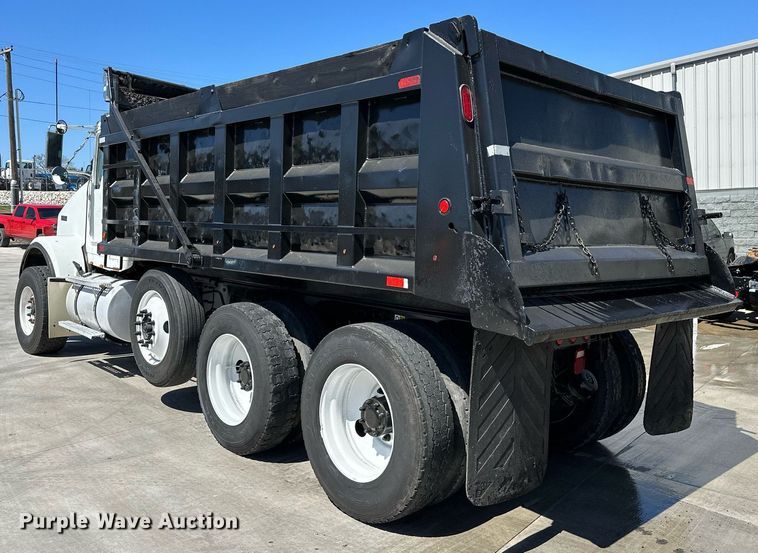 image for item LR9617 2009 Kenworth T800  dump truck