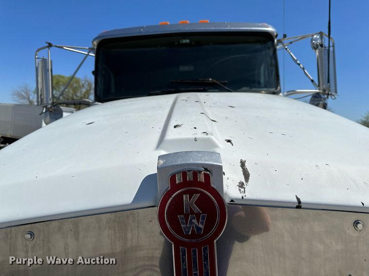 image for item LR9617 2009 Kenworth T800  dump truck