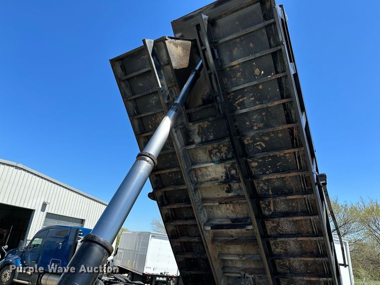 image for item LR9617 2009 Kenworth T800  dump truck