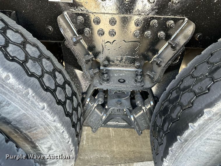 image for item LR9617 2009 Kenworth T800  dump truck