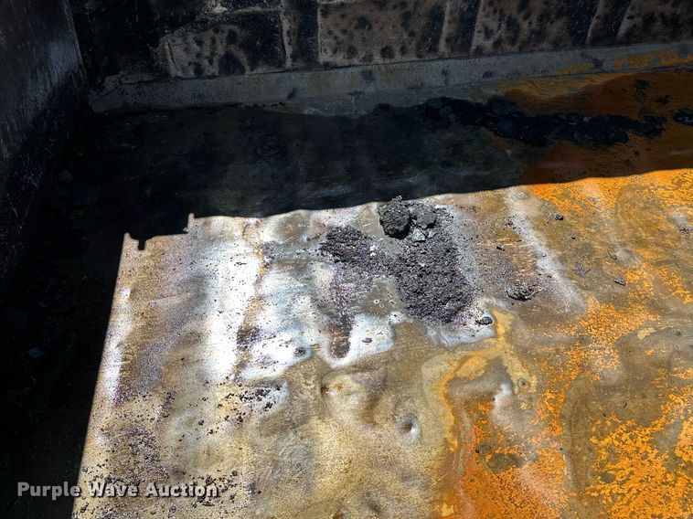 image for item LR9617 2009 Kenworth T800  dump truck