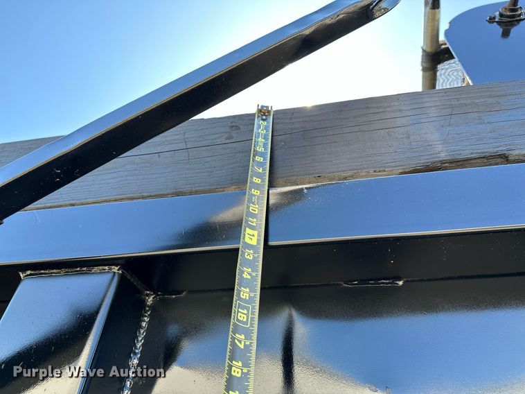 image for item LR9617 2009 Kenworth T800  dump truck