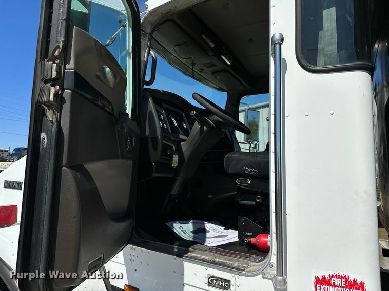 image for item LR9617 2009 Kenworth T800  dump truck