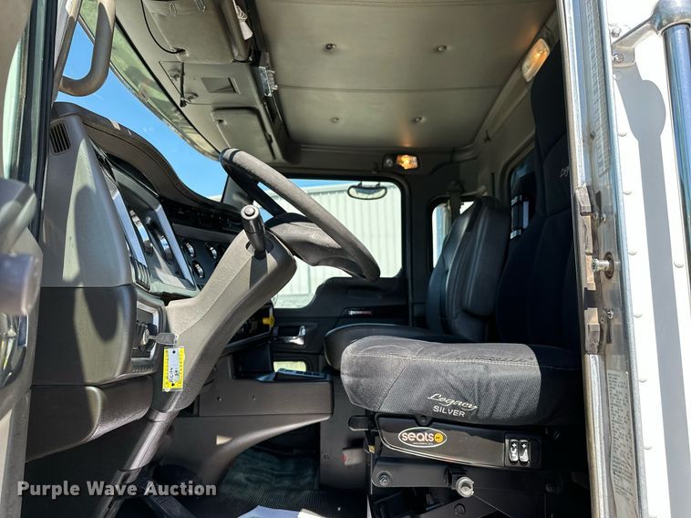 image for item LR9617 2009 Kenworth T800  dump truck