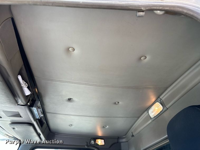 image for item LR9617 2009 Kenworth T800  dump truck