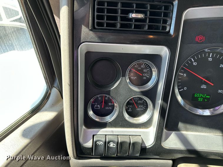 image for item LR9617 2009 Kenworth T800  dump truck