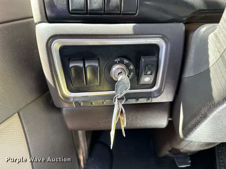 image for item LR9617 2009 Kenworth T800  dump truck