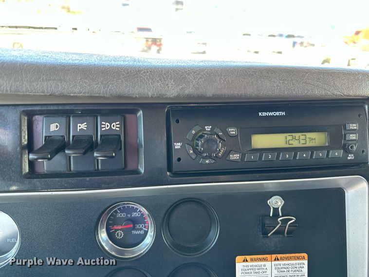 image for item LR9617 2009 Kenworth T800  dump truck