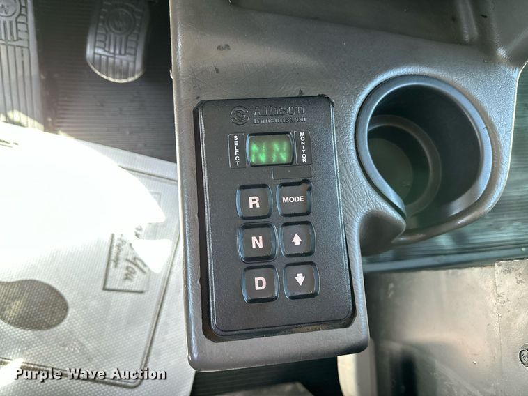 image for item LR9617 2009 Kenworth T800  dump truck