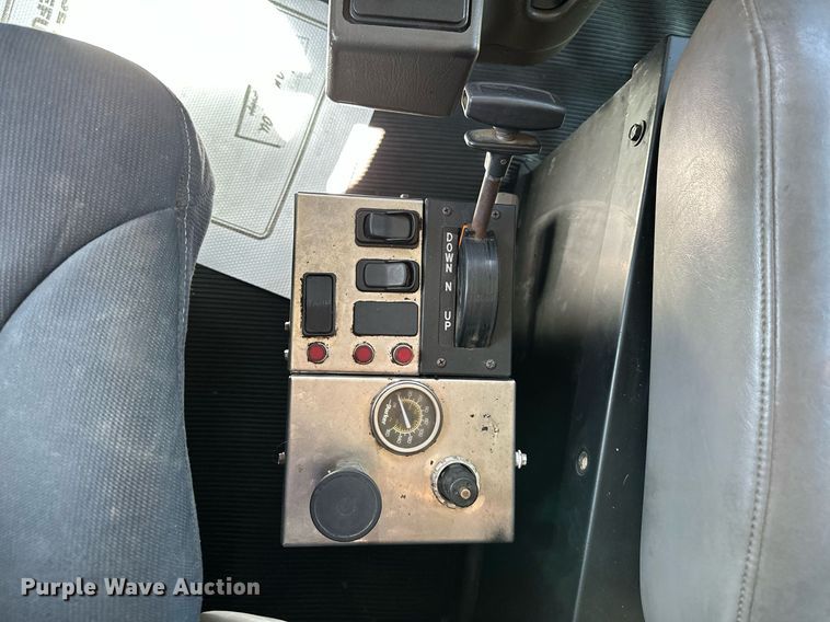 image for item LR9617 2009 Kenworth T800  dump truck