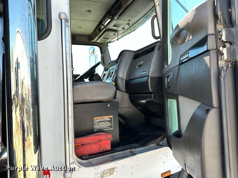 image for item LR9617 2009 Kenworth T800  dump truck