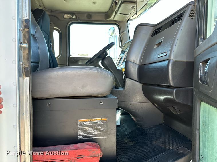 image for item LR9617 2009 Kenworth T800  dump truck