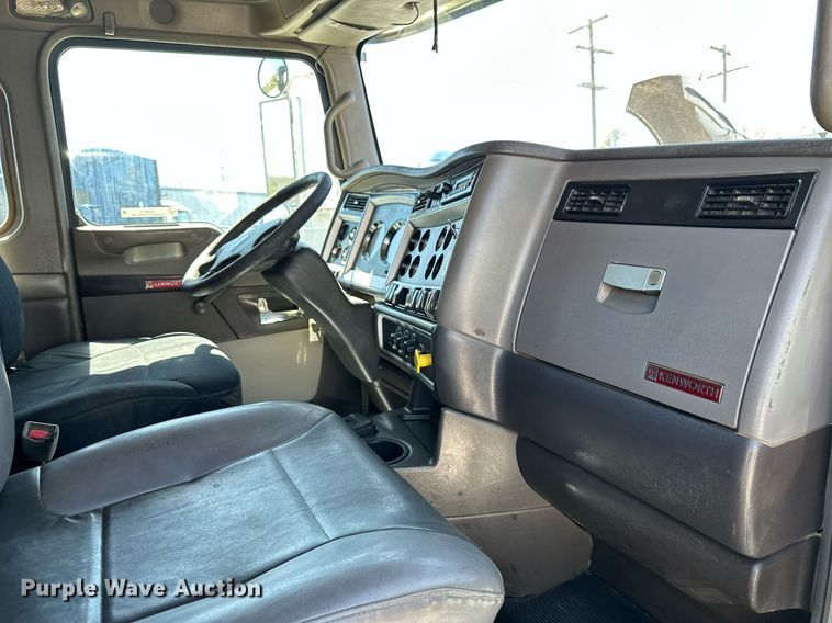 image for item LR9617 2009 Kenworth T800  dump truck