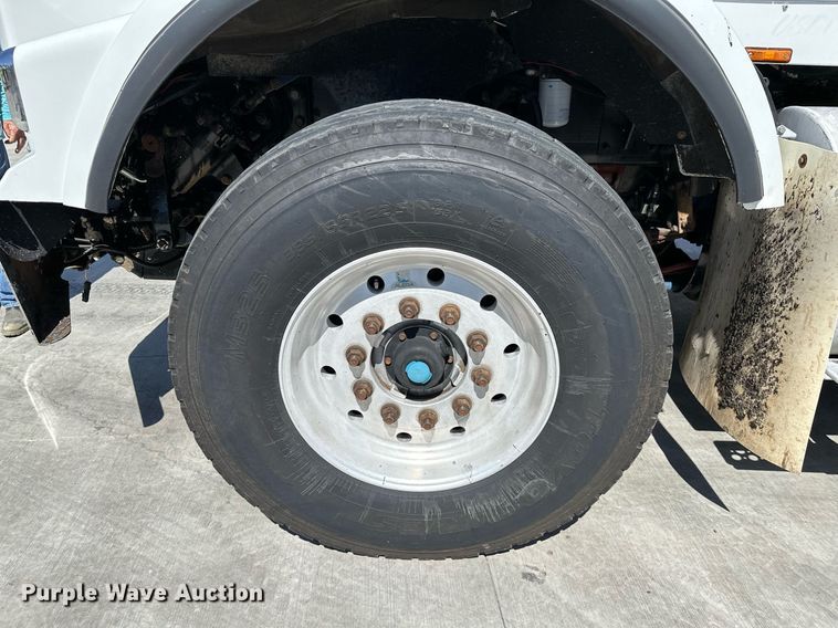 image for item LR9617 2009 Kenworth T800  dump truck