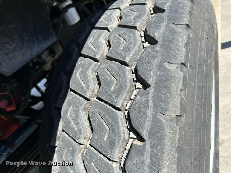 image for item LR9617 2009 Kenworth T800  dump truck