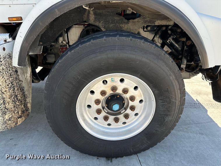 image for item LR9617 2009 Kenworth T800  dump truck