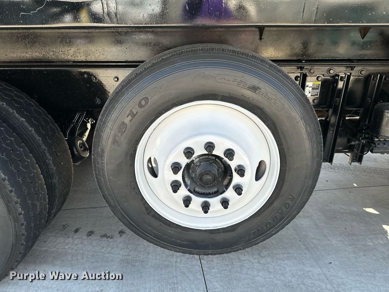 image for item LR9617 2009 Kenworth T800  dump truck