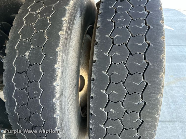 image for item LR9617 2009 Kenworth T800  dump truck