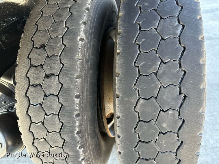 image for item LR9617 2009 Kenworth T800  dump truck