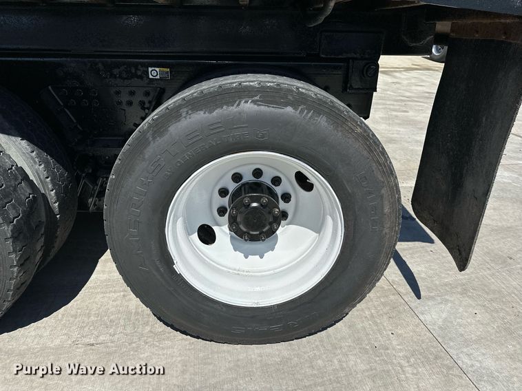 image for item LR9617 2009 Kenworth T800  dump truck