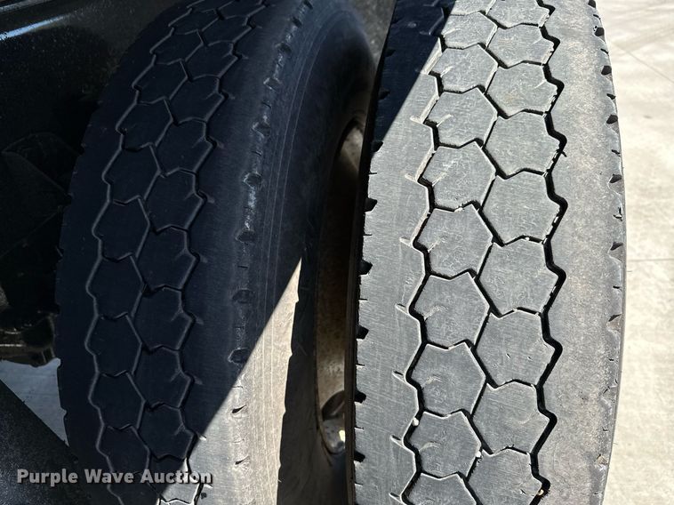 image for item LR9617 2009 Kenworth T800  dump truck