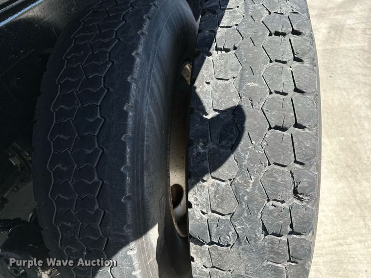 image for item LR9617 2009 Kenworth T800  dump truck