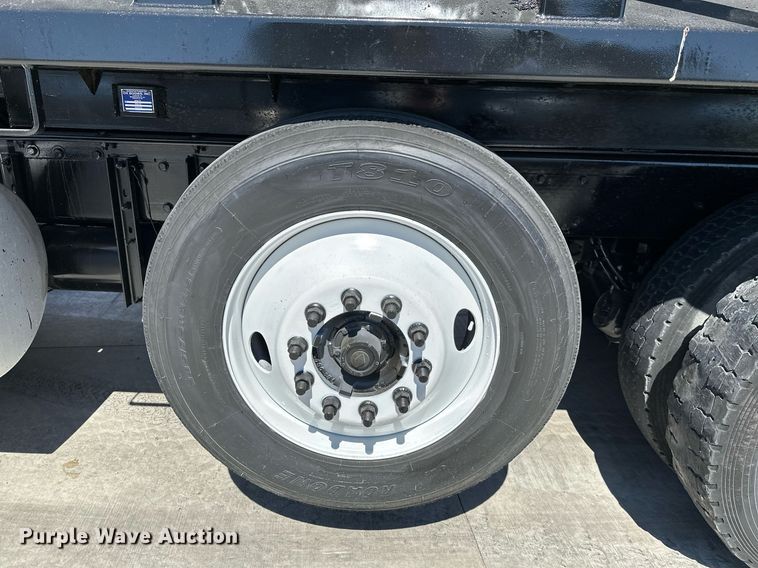 image for item LR9617 2009 Kenworth T800  dump truck