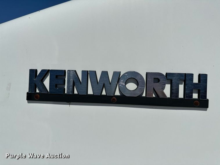 image for item LR9617 2009 Kenworth T800  dump truck