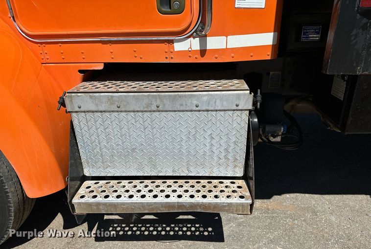 image for item LR9684 2008 Kenworth T300  dump truck