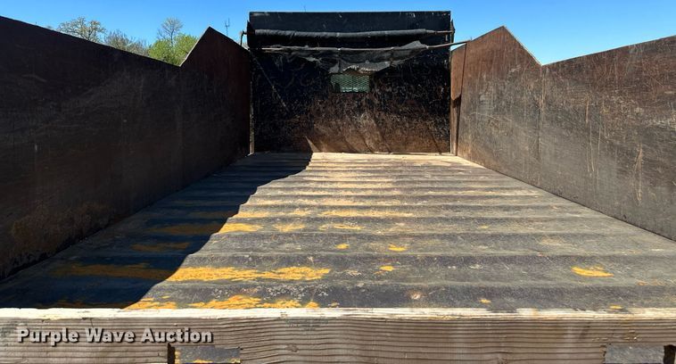 image for item LR9684 2008 Kenworth T300  dump truck