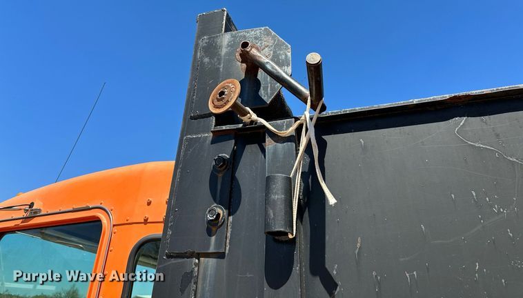 image for item LR9684 2008 Kenworth T300  dump truck