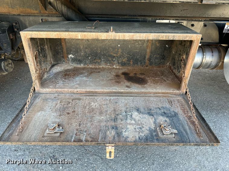 image for item LR9684 2008 Kenworth T300  dump truck