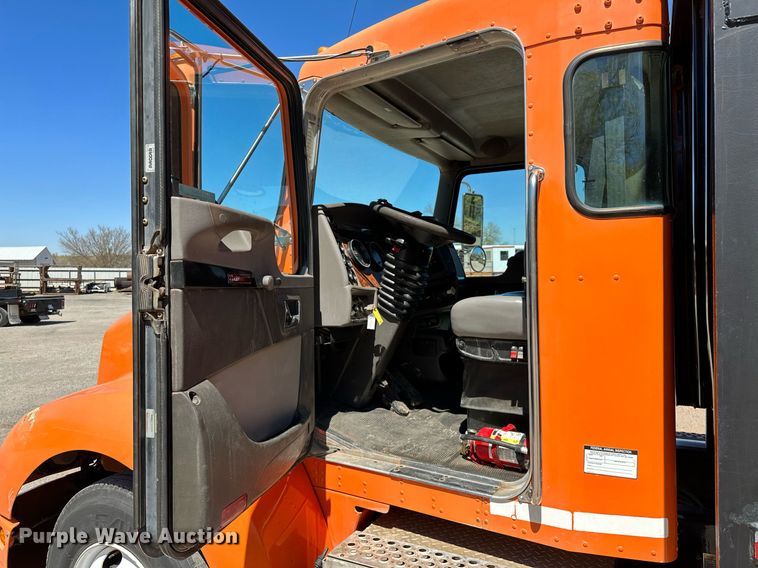 image for item LR9684 2008 Kenworth T300  dump truck