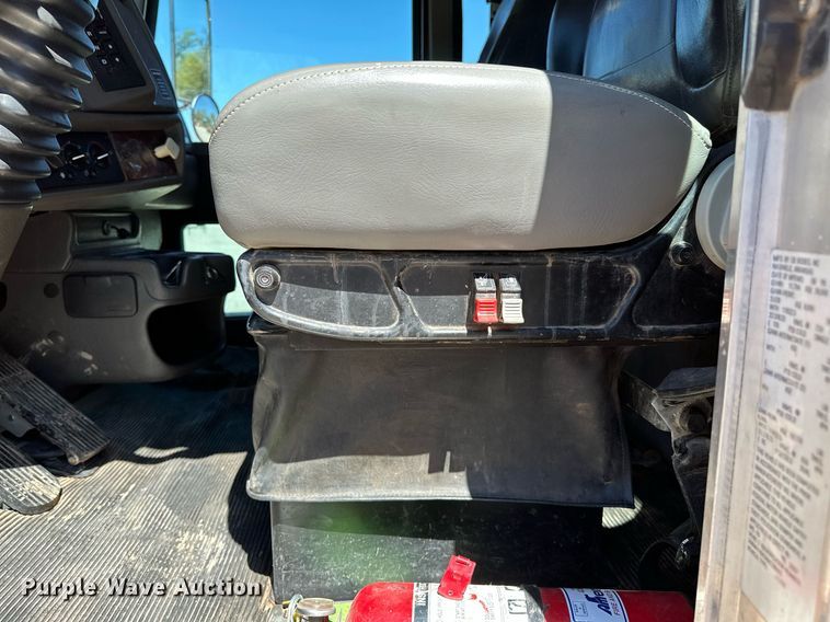 image for item LR9684 2008 Kenworth T300  dump truck