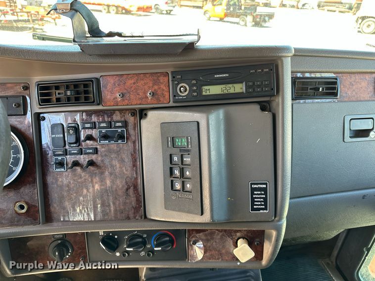 image for item LR9684 2008 Kenworth T300  dump truck