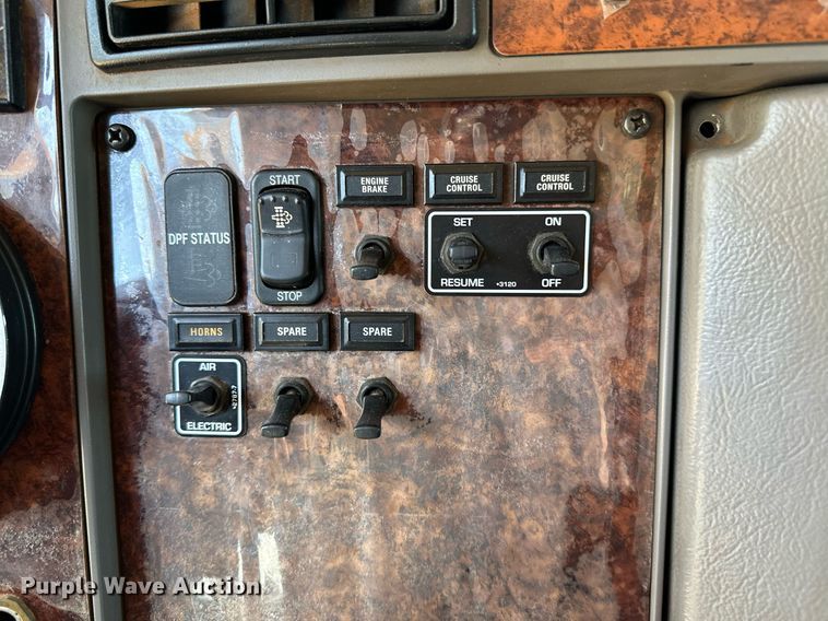 image for item LR9684 2008 Kenworth T300  dump truck