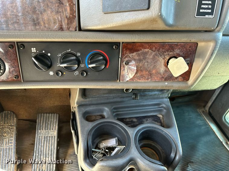 image for item LR9684 2008 Kenworth T300  dump truck