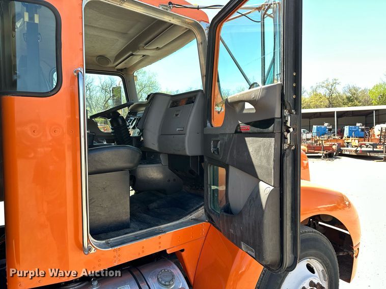 image for item LR9684 2008 Kenworth T300  dump truck