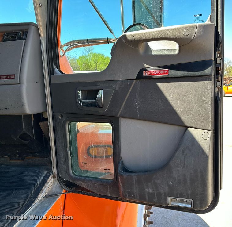 image for item LR9684 2008 Kenworth T300  dump truck