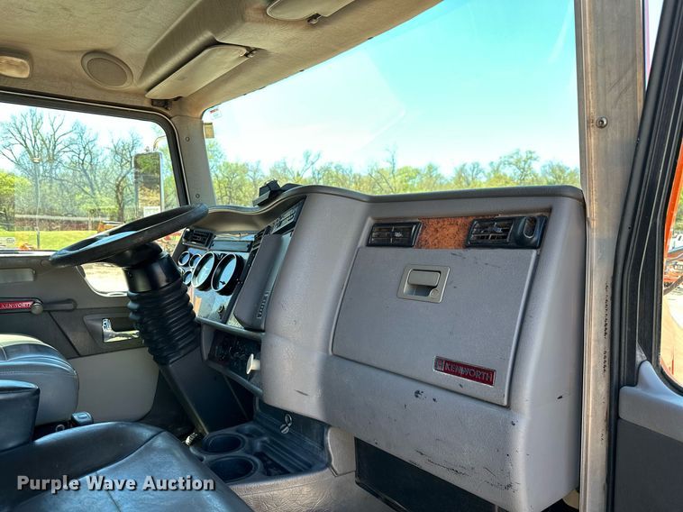 image for item LR9684 2008 Kenworth T300  dump truck