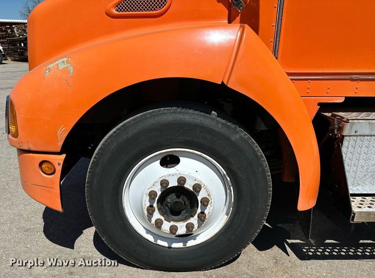 image for item LR9684 2008 Kenworth T300  dump truck