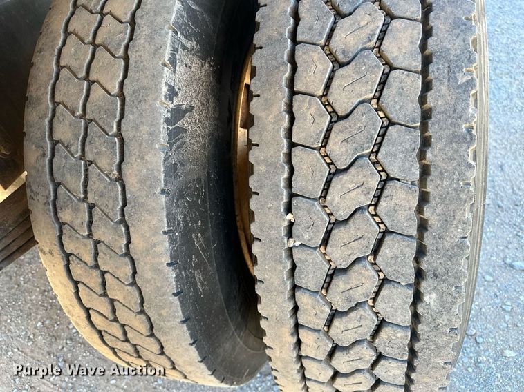 image for item LR9684 2008 Kenworth T300  dump truck