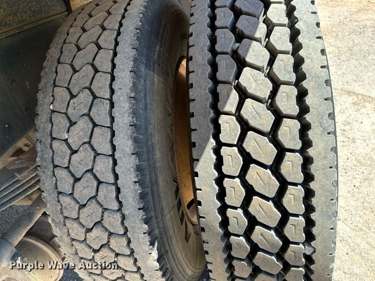 image for item LR9684 2008 Kenworth T300  dump truck