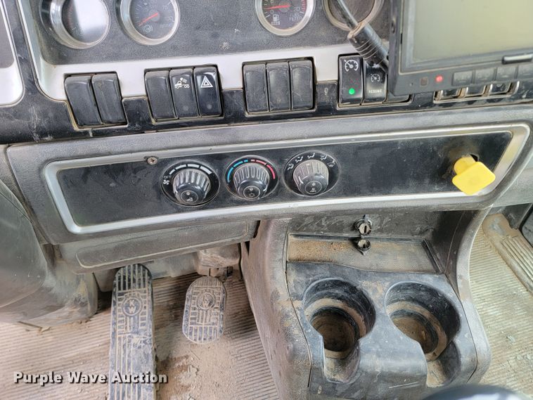 image for item LV9456 2006 Kenworth W900  ready mix truck